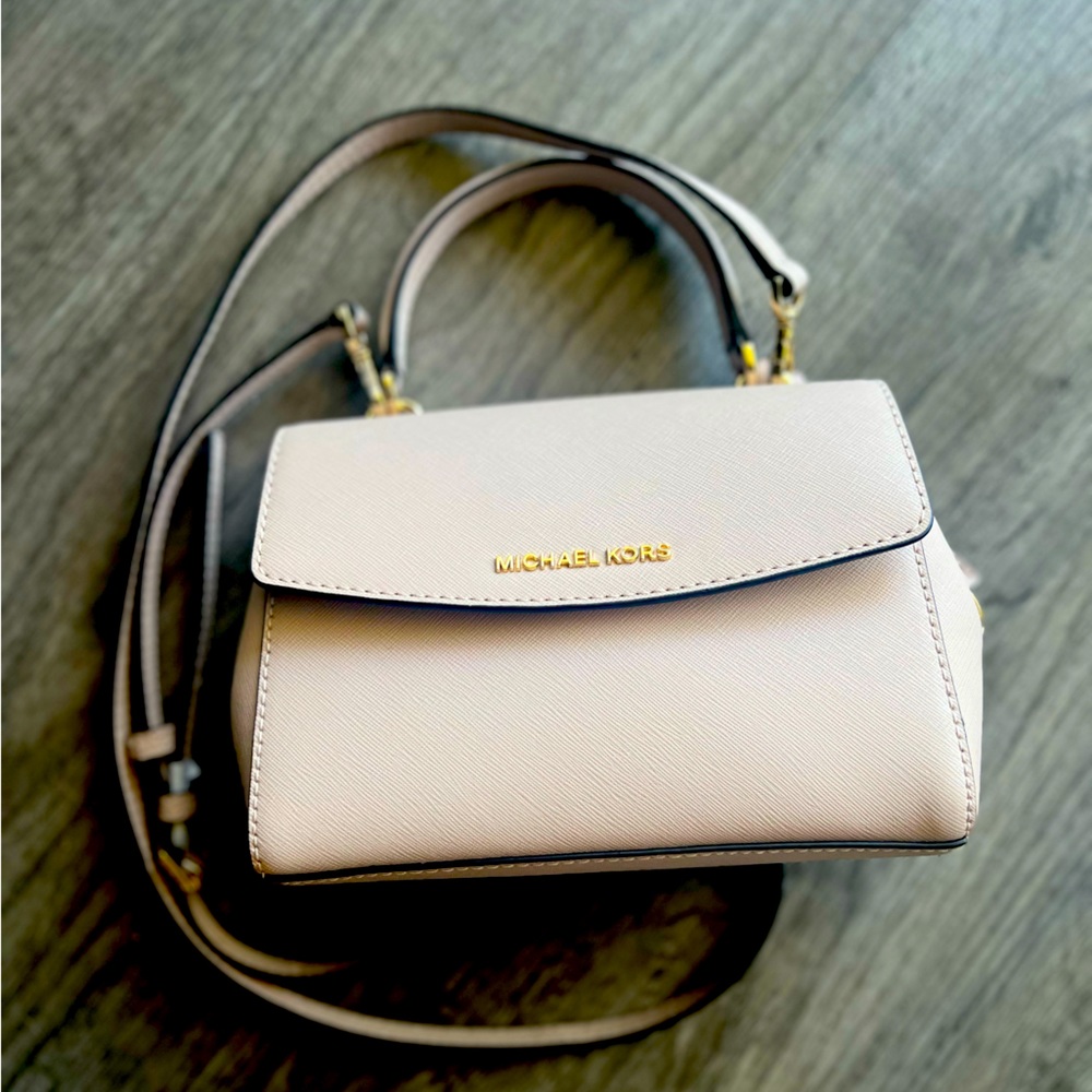 Michael Kors MK small crossbody purse Lt pink/gold